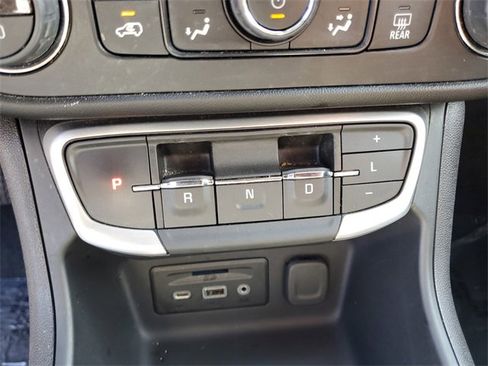 Used 2024 GMC Terrain SLT image 23