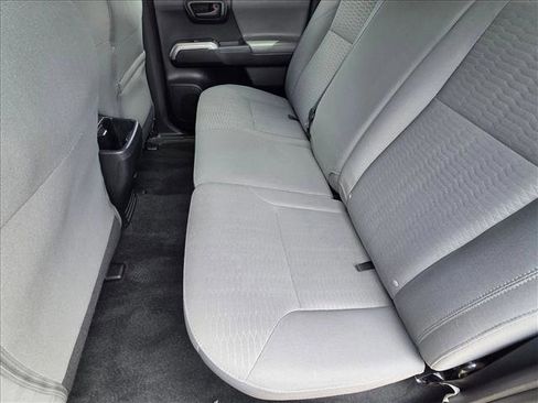 Certified 2018 Toyota Tacoma SR5 RWD image 17