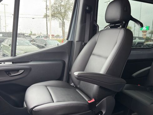 Used 2024 Mercedes-Benz Sprinter 2500 image 27