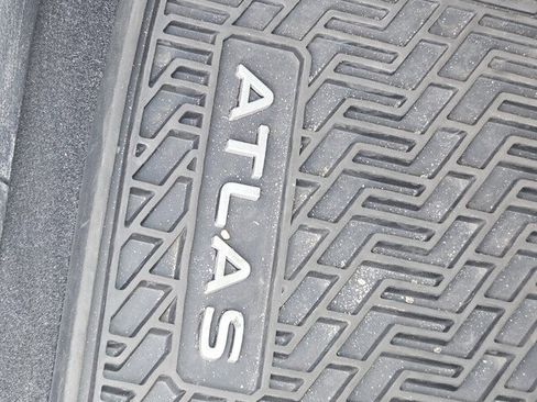 Certified 2024 Volkswagen Atlas SE FWD image 32