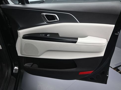 Certified 2024 Kia Carnival LX FWD image 33