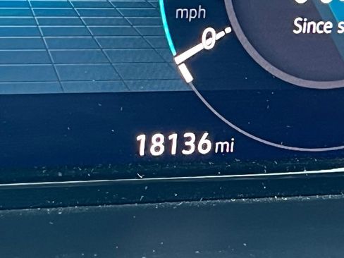 Certified 2025 Volkswagen Atlas SE image 24