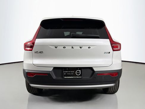 Certified 2025 Volvo XC40 B5 Core image 7