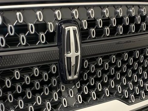 New 2025 Lincoln Navigator Reserve image 12