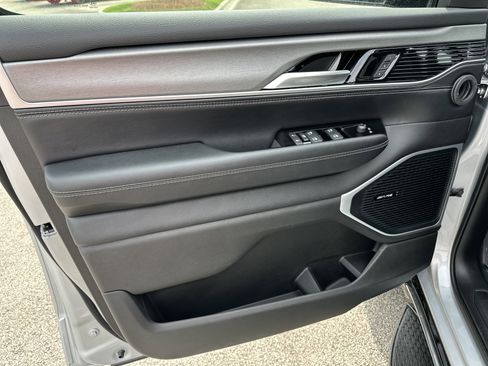 New 2025 Jeep Wagoneer 4WD w/ Premium Group I image 11