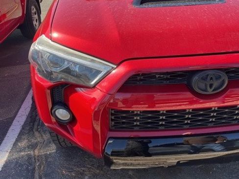 Used 2018 Toyota 4Runner TRD Off-Road Premium image 3