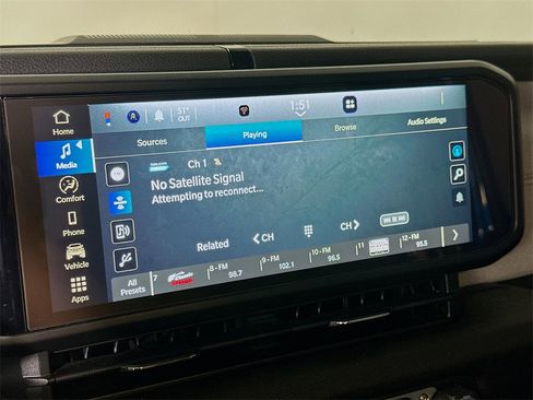 Used 2024 Jeep Gladiator Sport image 29