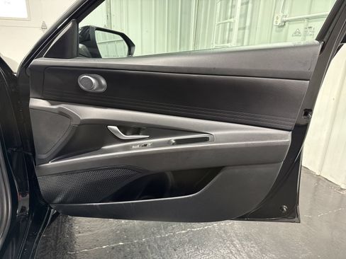 Used 2024 Hyundai Elantra SEL FWD image 12
