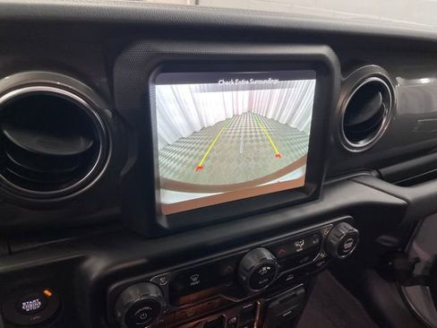 Used 2022 Jeep Wrangler Unlimited Sahara image 21