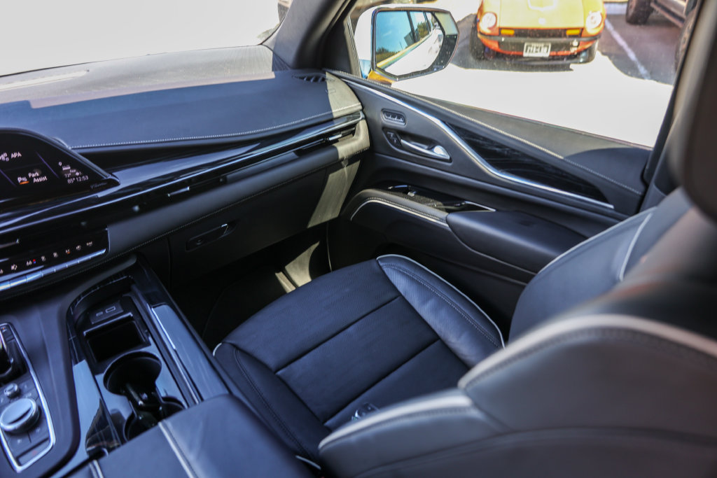 Used 2024 Cadillac Escalade Sport AWD/4WD image 28