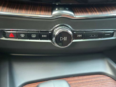 Certified 2023 Volvo XC60 B5 Plus w/ Climate Package image 27
