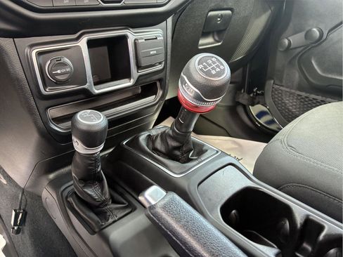 Used 2022 Jeep Wrangler Sport AWD/4WD image 23