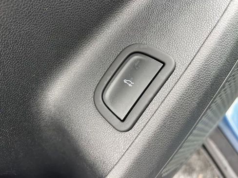 Used 2025 Chevrolet Traverse LT image 30