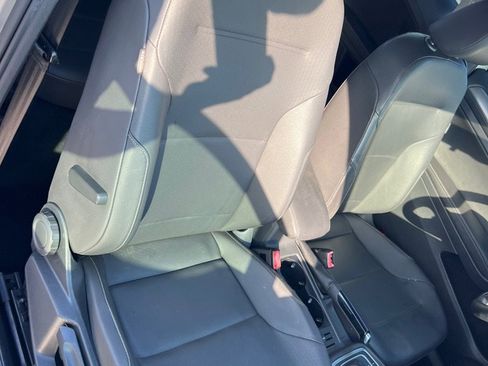 Used 2015 Volkswagen Golf S image 18