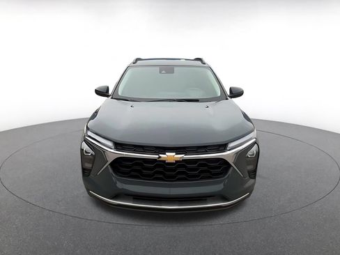 Used 2025 Chevrolet Trax LT w/ LT Convenience Package FWD image 4