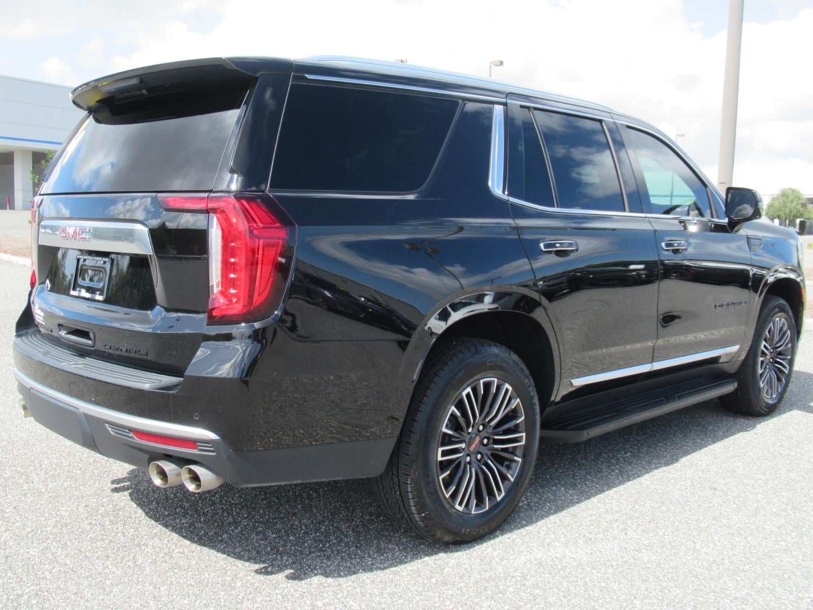 Used 2024 GMC Yukon Denali w/ Advanced Technology Package AWD/4WD image 6