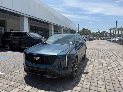 Used 2025 Cadillac XT4 Sport FWD image 3