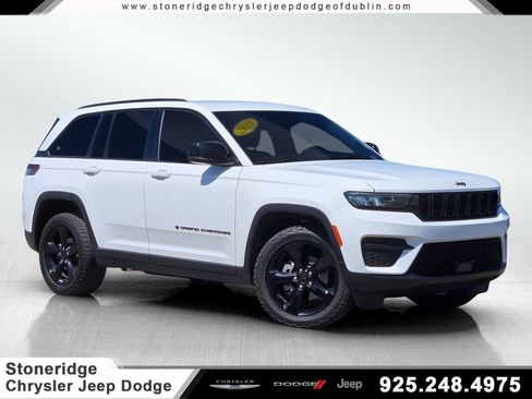 Used 2023 Jeep Grand Cherokee Altitude RWD image 1