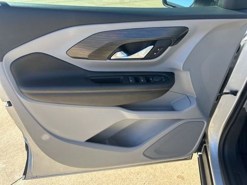 Used 2022 GMC Terrain SLE w/ Driver Convenience Package image 13