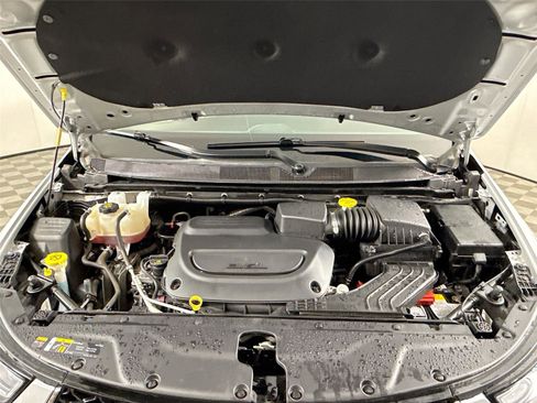 Used 2024 Chrysler Pacifica Touring-L FWD image 23
