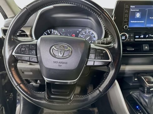 Used 2021 Toyota Highlander XLE AWD/4WD image 18