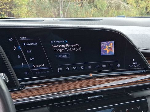 Used 2024 Cadillac Escalade Premium Luxury image 18