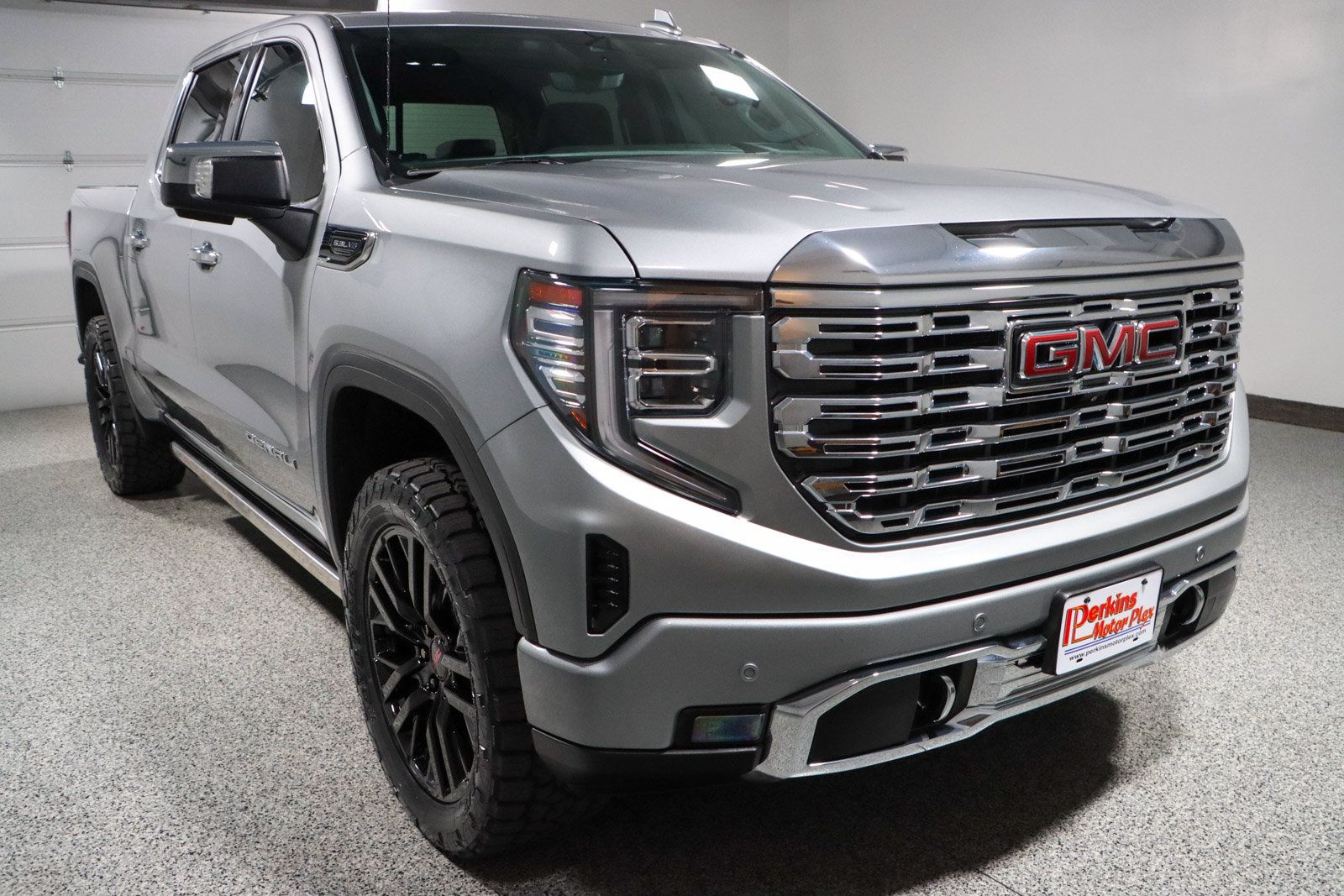 Used 2023 GMC Sierra 1500 Denali w/ Technology Package AWD/4WD image 6