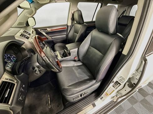 Used 2018 Lexus GX 460 Premium w/ Premium Package AWD/4WD image 21