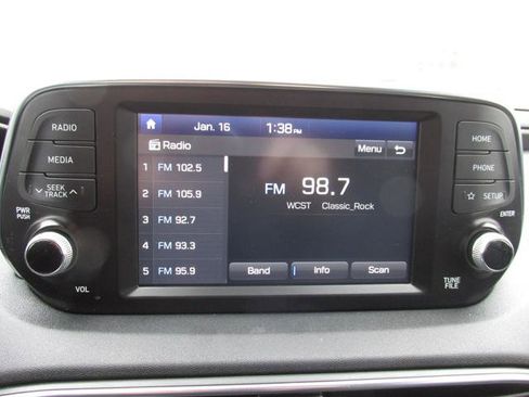 Used 2019 Hyundai Santa Fe SE image 12