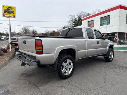 Used 2006 GMC Sierra 2500 SLT w/ Heavy-Duty Power Package image 4