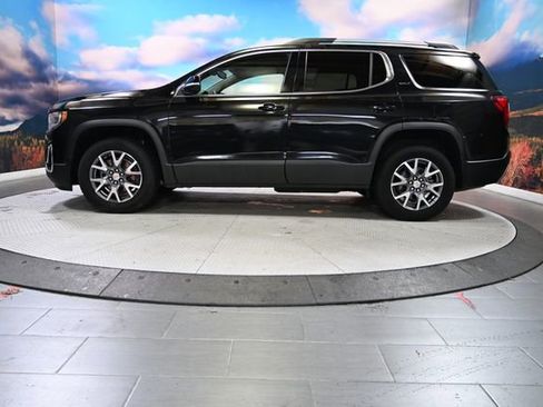 Used 2023 GMC Acadia SLT image 4