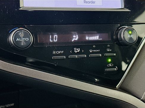 Used 2018 Toyota Camry SE w/ Moonroof Package image 23