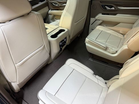 Used 2021 GMC Yukon Denali w/ Denali Premium Package image 38