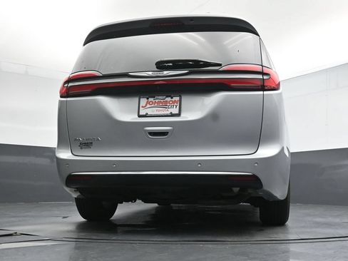 Used 2023 Chrysler Pacifica Touring-L FWD image 36