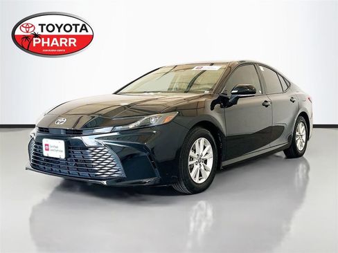 Used 2025 Toyota Camry LE w/ Convenience Package FWD image 1