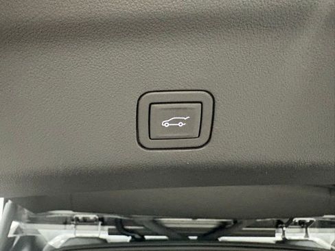 Used 2024 GMC Yukon AT4 w/ Technology Package image 10