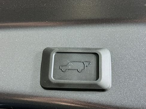 Used 2025 Toyota RAV4 XLE w/ Convenience Package FWD image 31