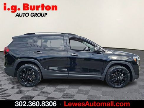 Used 2022 GMC Terrain SLT w/ Infotainment Package II AWD/4WD image 7