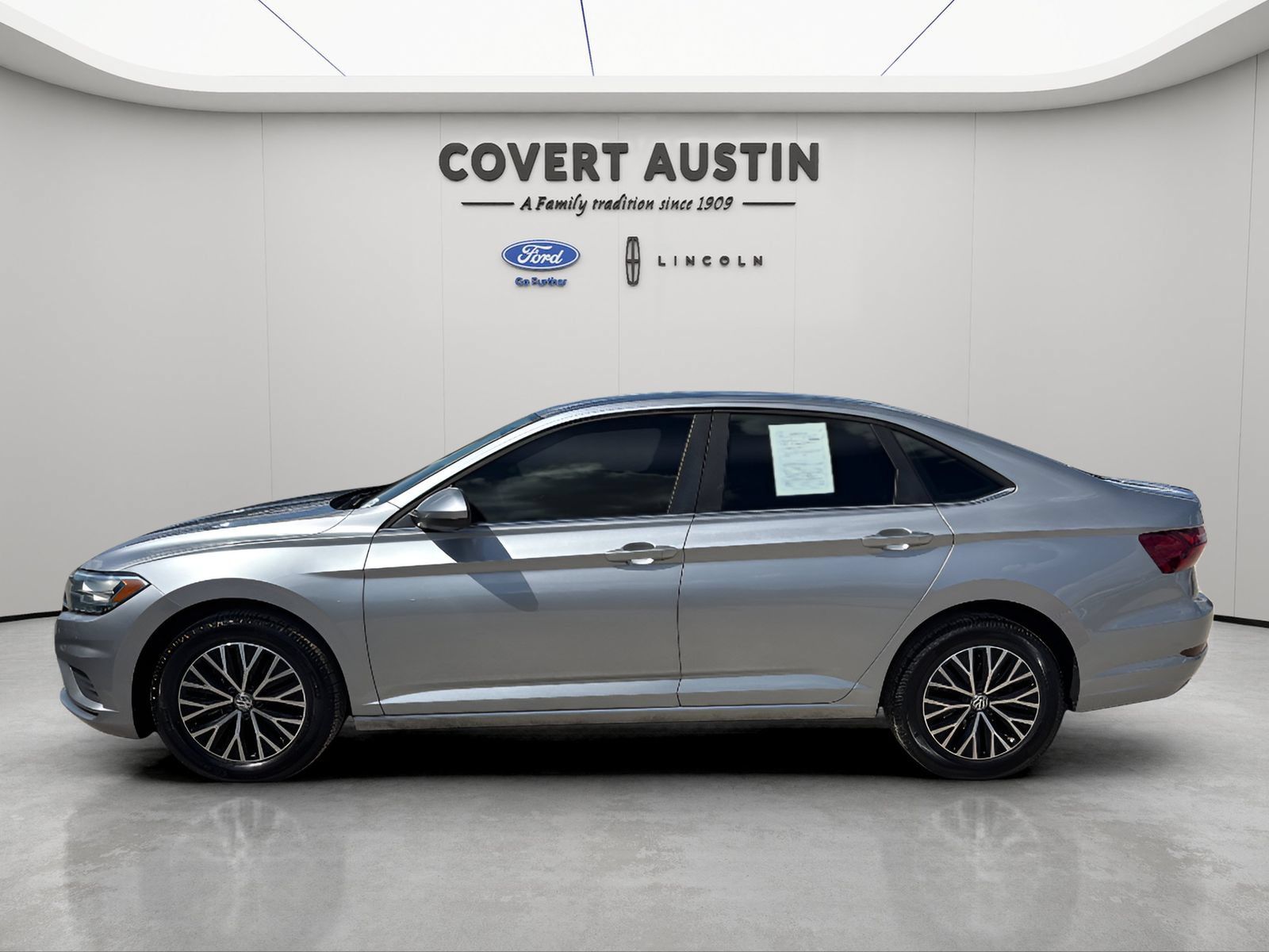 Used 2021 Volkswagen Jetta SE FWD image 2