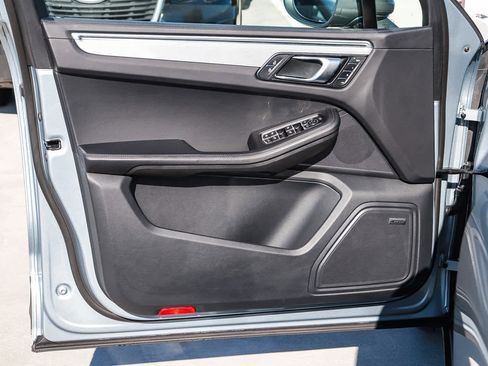 Used 2023 Porsche Macan Turbo image 22