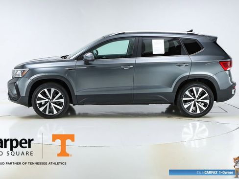 Used 2023 Volkswagen Taos SE w/ Panoramic Sunroof Package AWD/4WD image 2