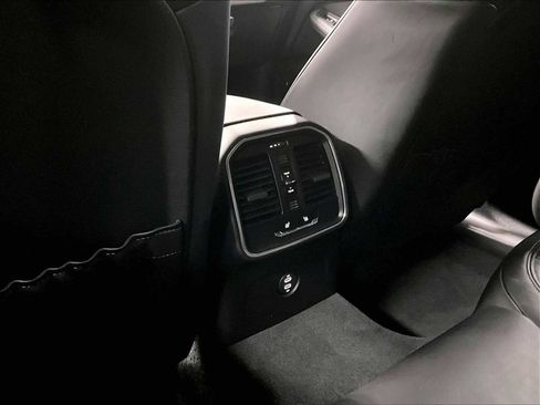 Used 2025 Porsche Macan w/ Premium Package Plus image 26