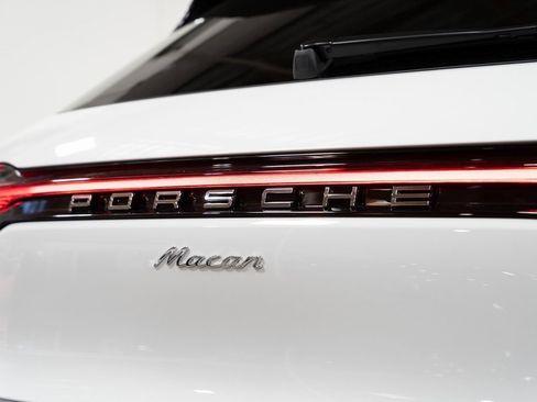 Used 2024 Porsche Macan image 7