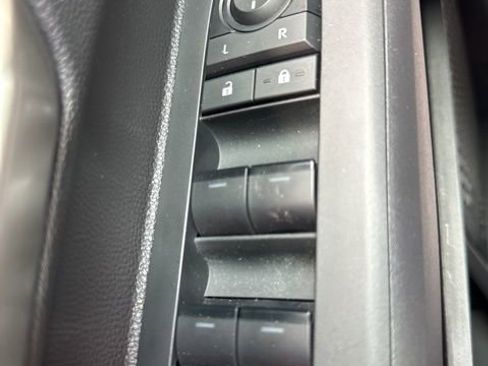 Used 2024 Toyota Tacoma TRD Off-Road image 29