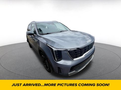 Used 2024 Kia Sorento S image 1