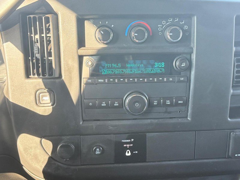 Used 2015 Chevrolet Express 3500 RWD image 21