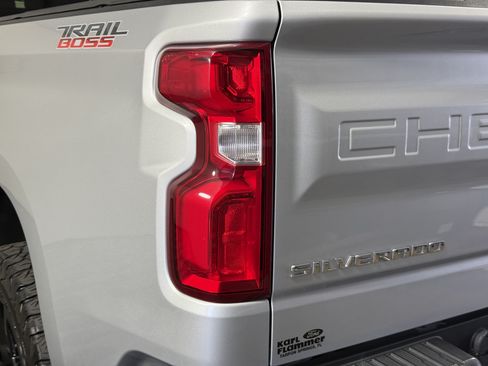 Used 2022 Chevrolet Silverado 1500 LT Trail Boss w/ Convenience Package II AWD/4WD image 8