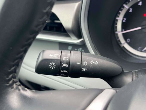 Used 2024 Toyota Highlander XLE image 18