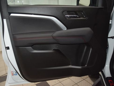 Used 2024 Chevrolet Colorado Z71 w/ Z71 Convenience Package 2 AWD/4WD image 44