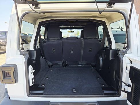 Used 2021 Jeep Wrangler Unlimited Rubicon w/ Xtreme Recon 35" Tire Package image 14